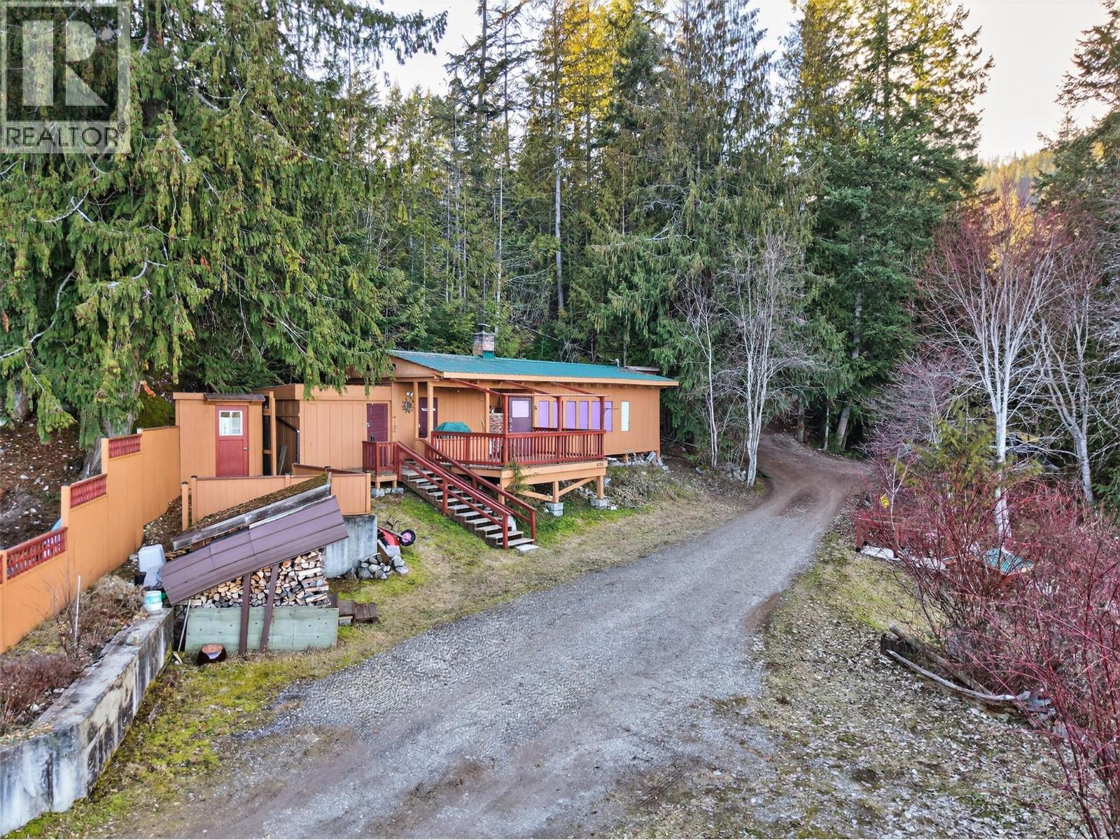 1294 Green Road, Balfour