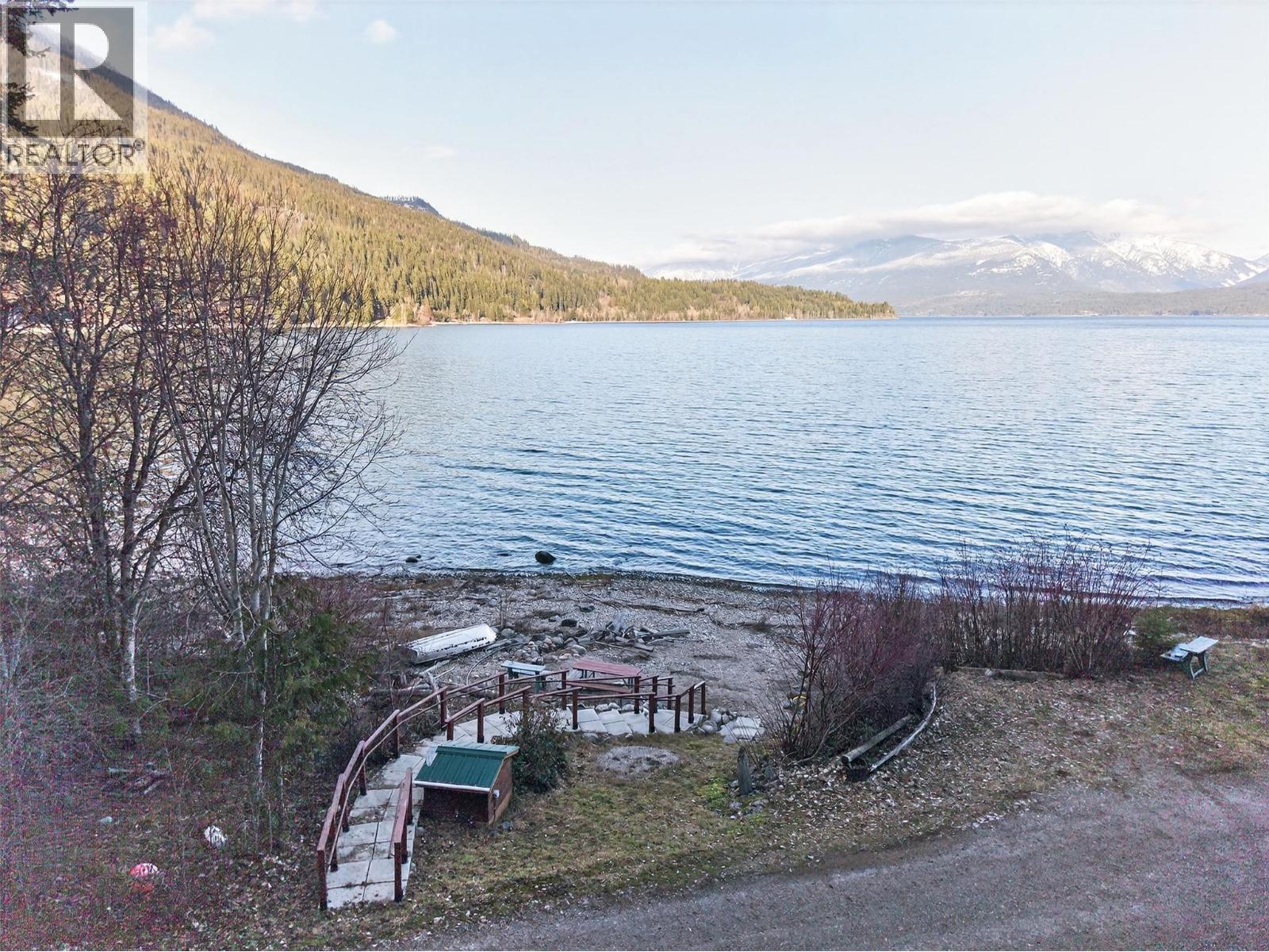 1294 Green Road, Balfour