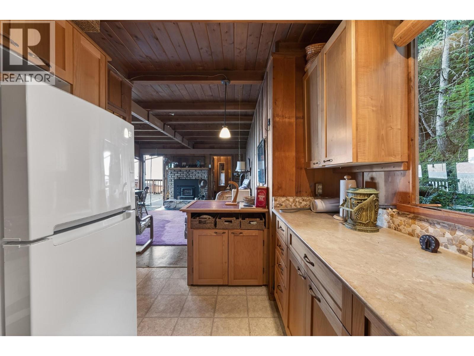 1294 Green Road, Balfour