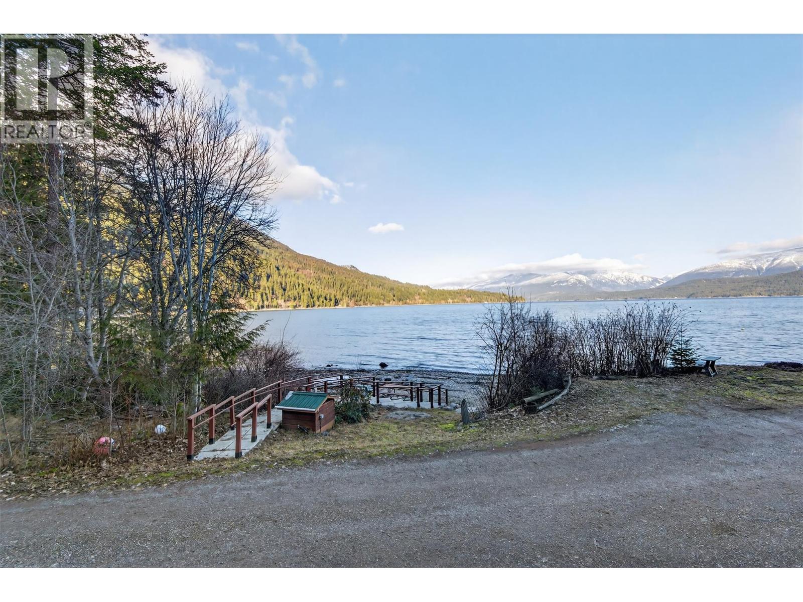 1294 Green Road, Balfour