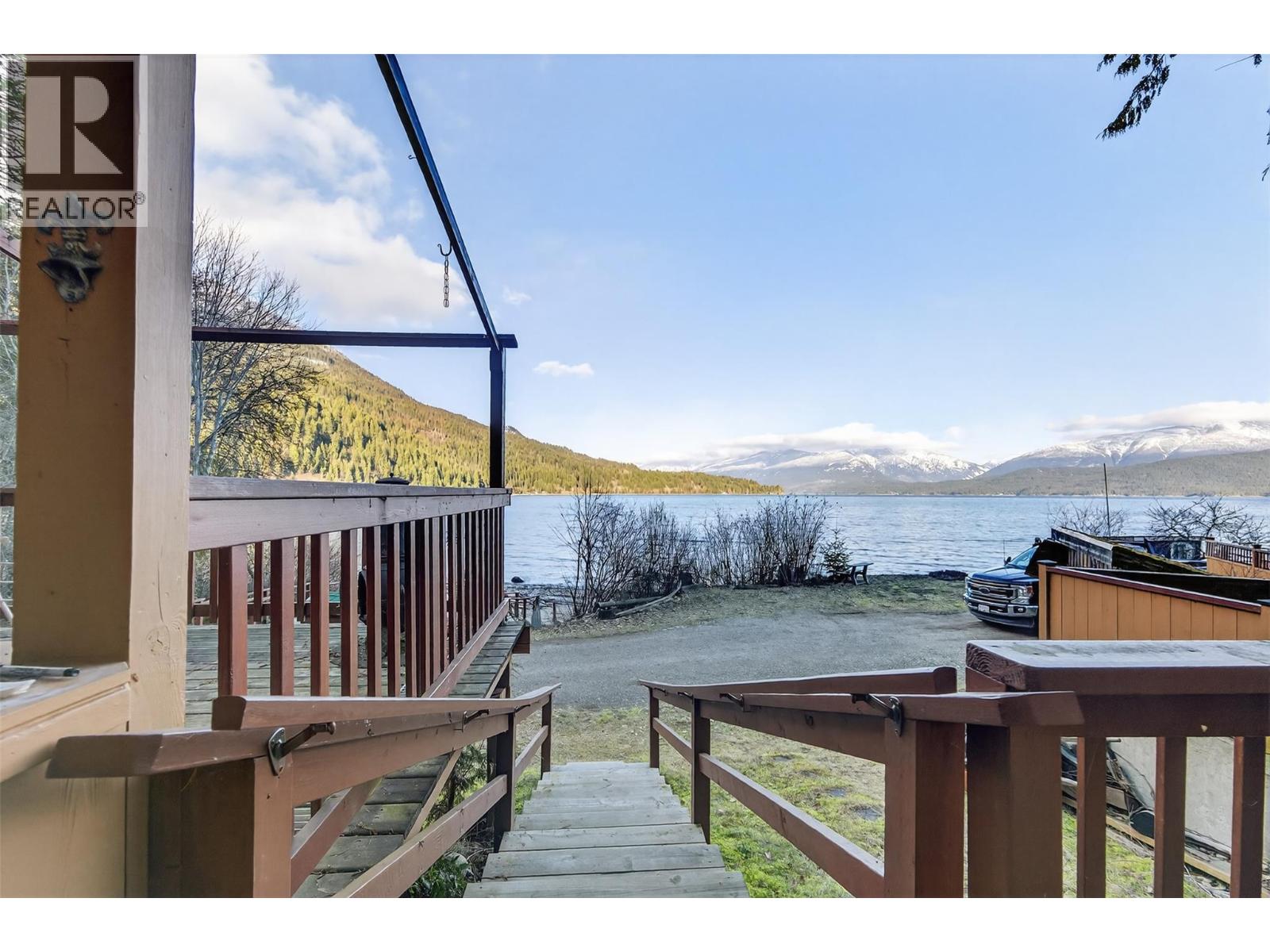 1294 Green Road, Balfour