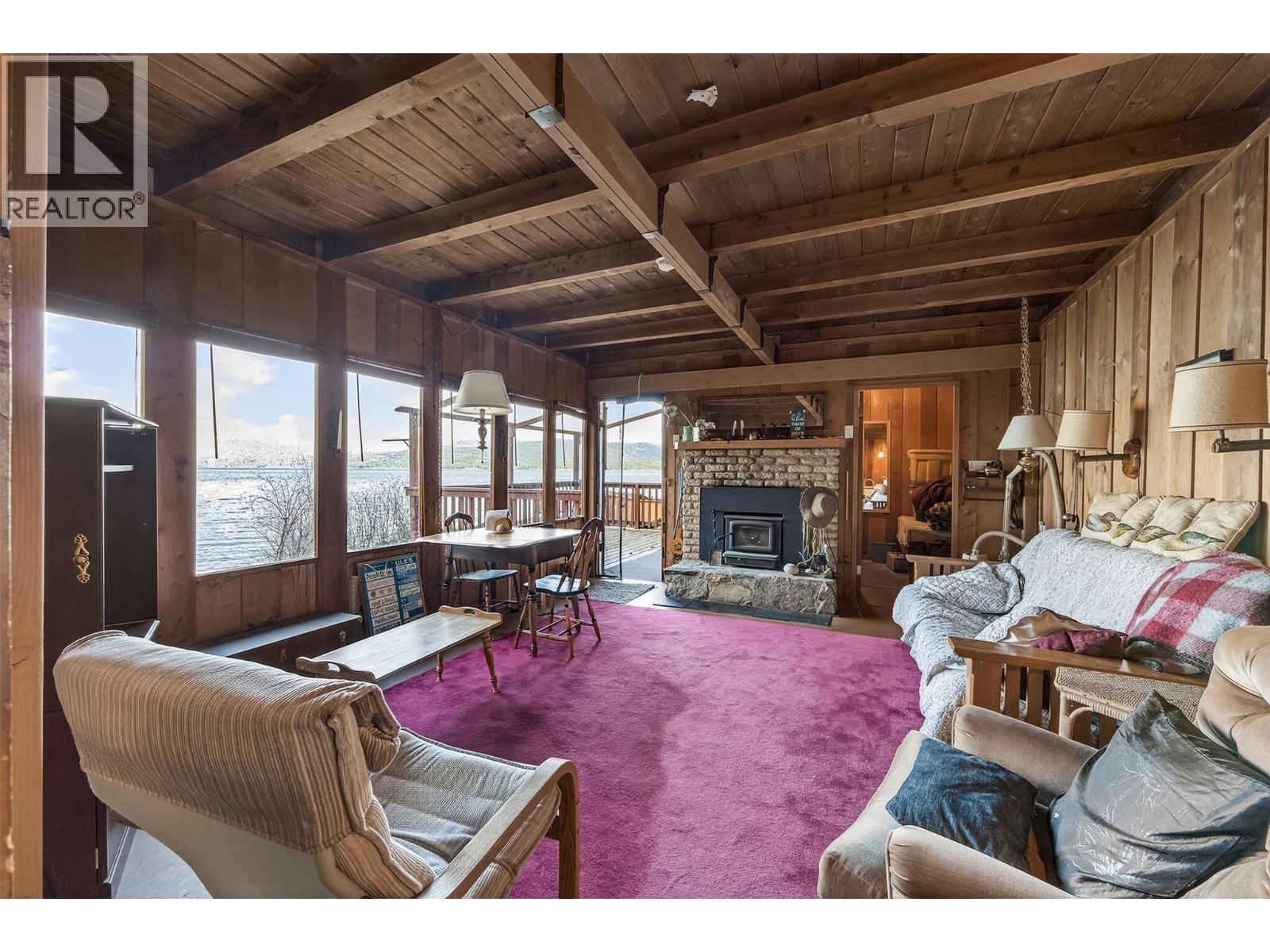 1294 Green Road, Balfour