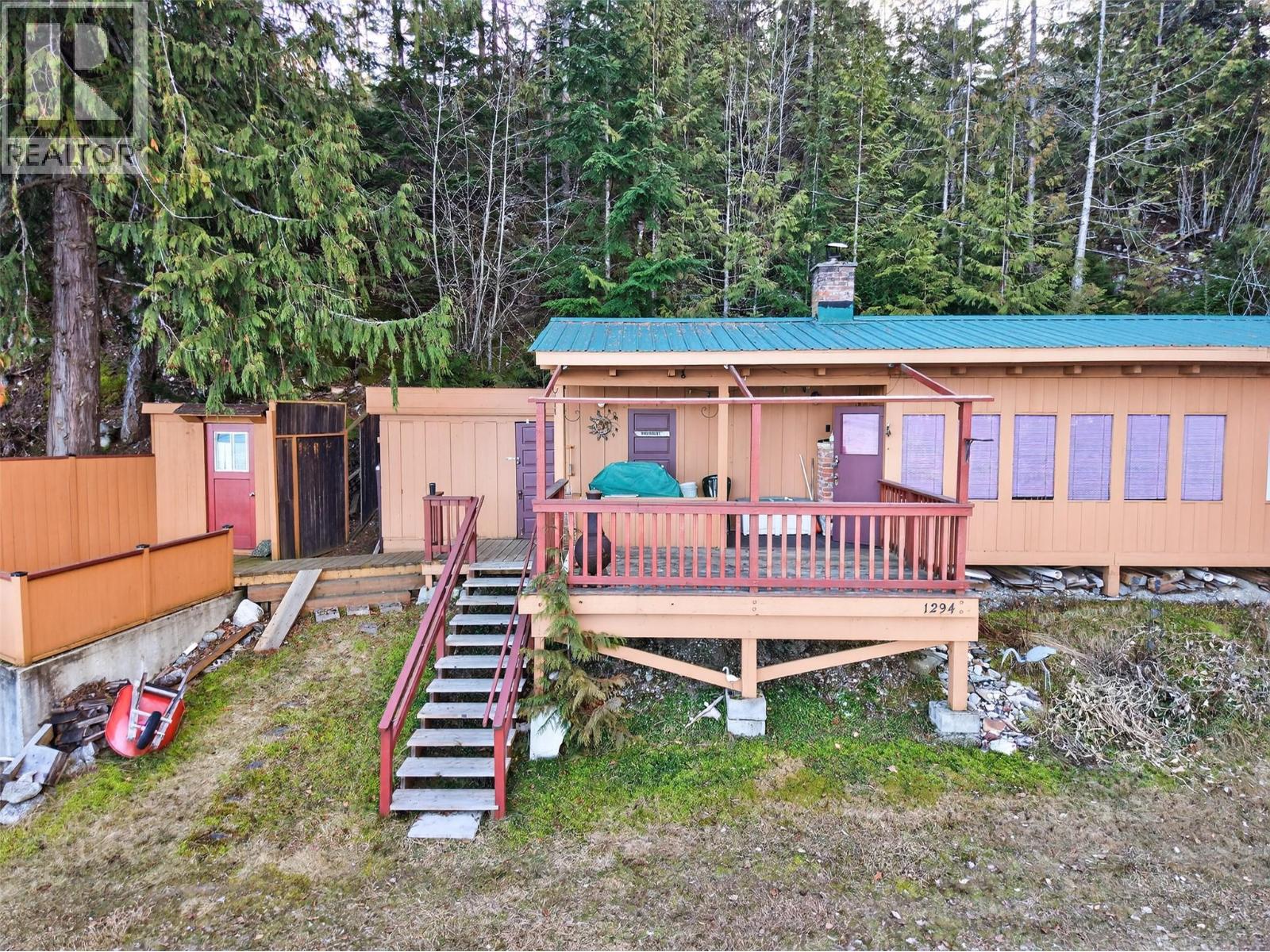 1294 Green Road, Balfour