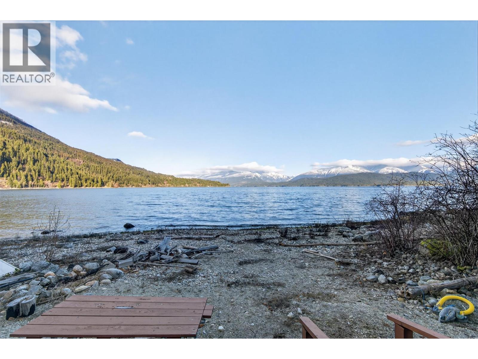 1294 Green Road, Balfour