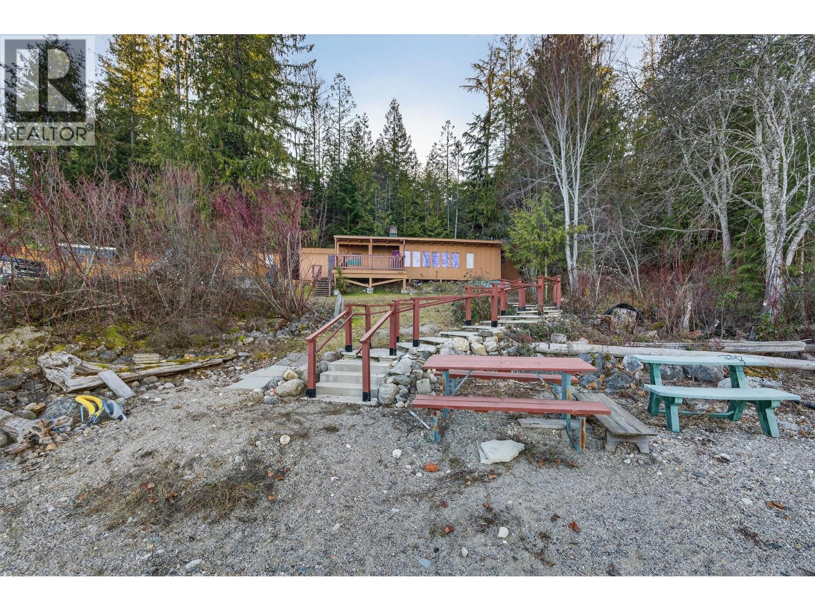 1294 Green Road, Balfour