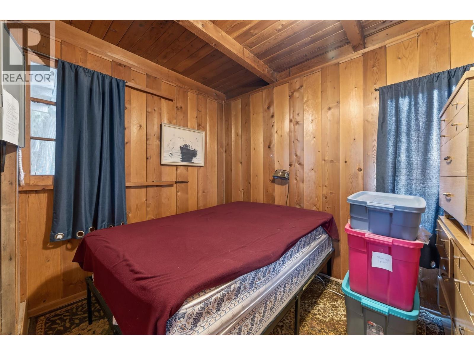 1294 Green Road, Balfour