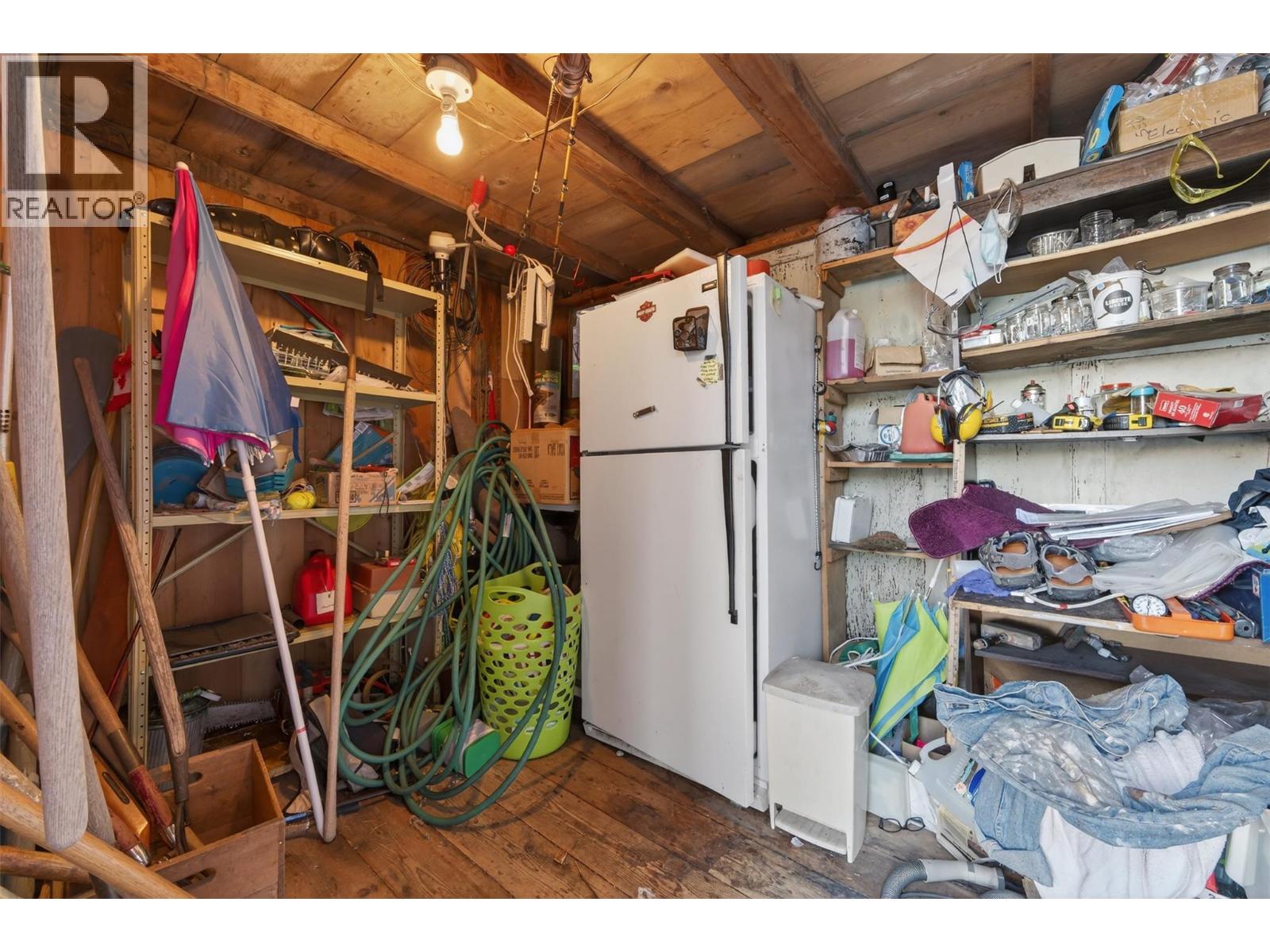 1294 Green Road, Balfour