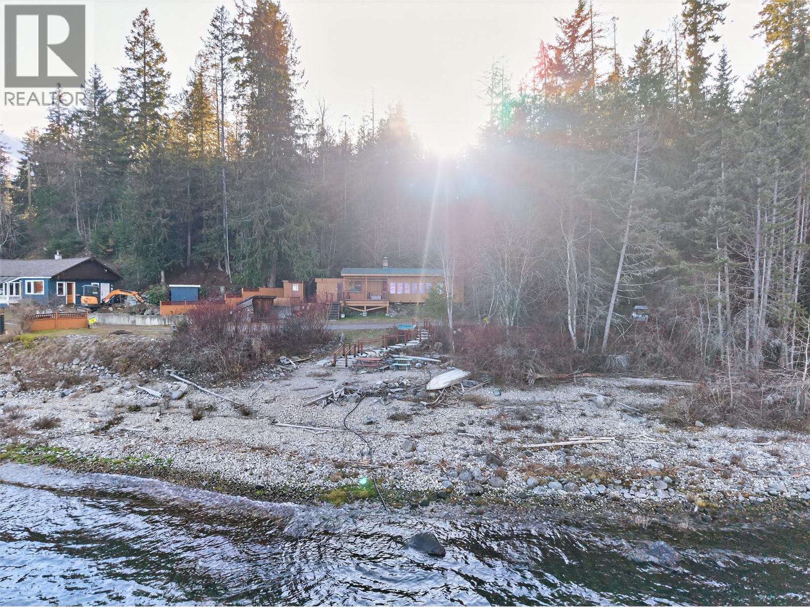 1294 Green Road, Balfour