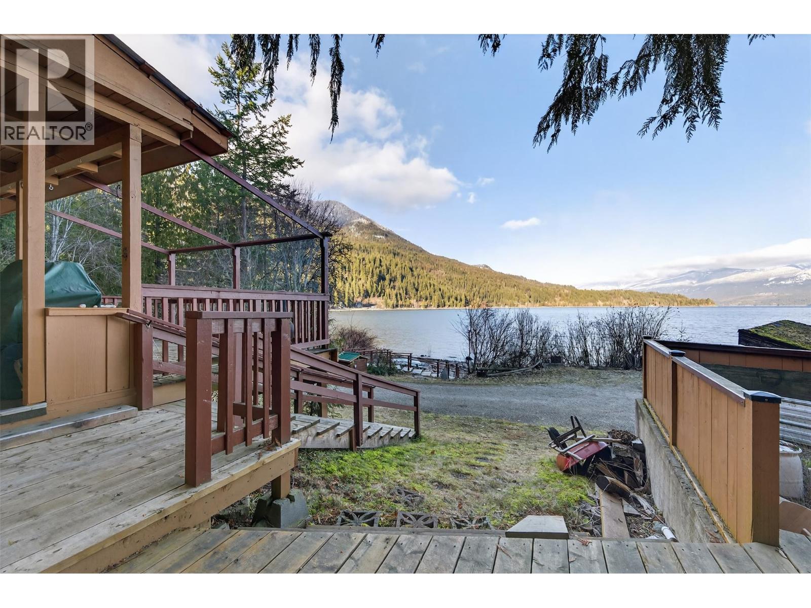 1294 Green Road, Balfour