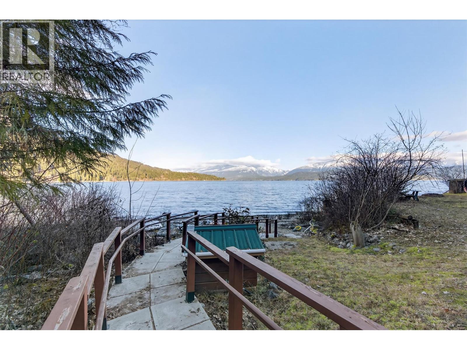 1294 Green Road, Balfour