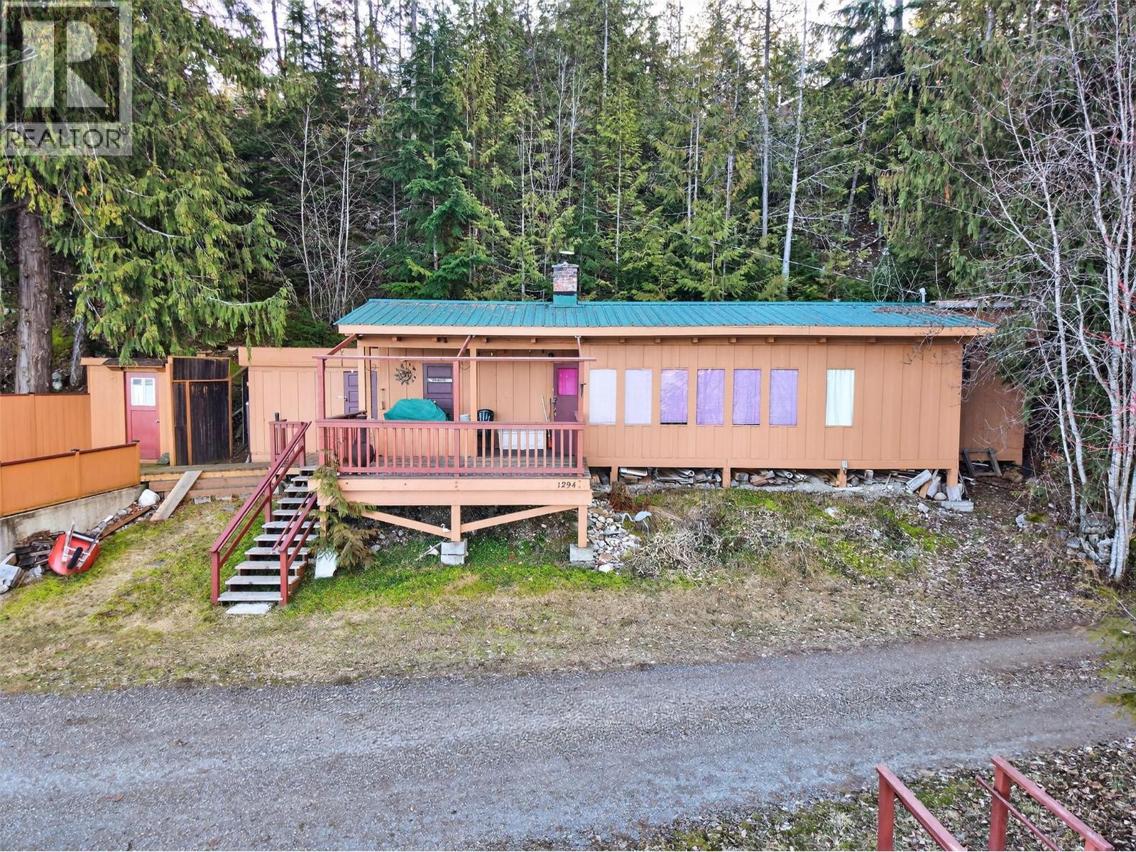 1294 Green Road, Balfour