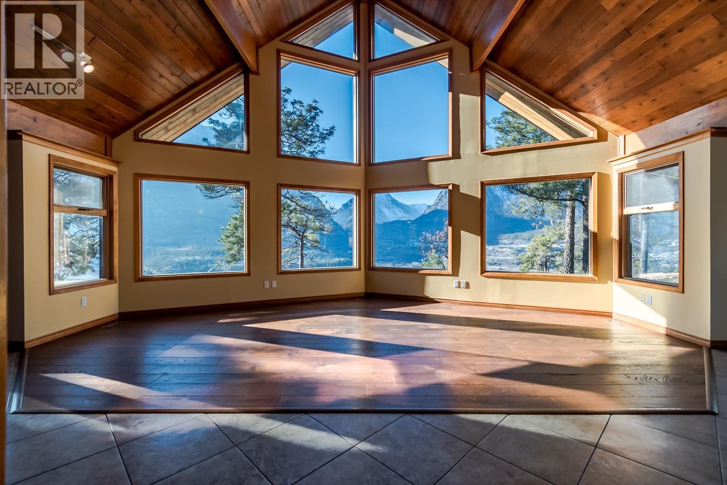 150 Pine Ridge Road, Lillooet