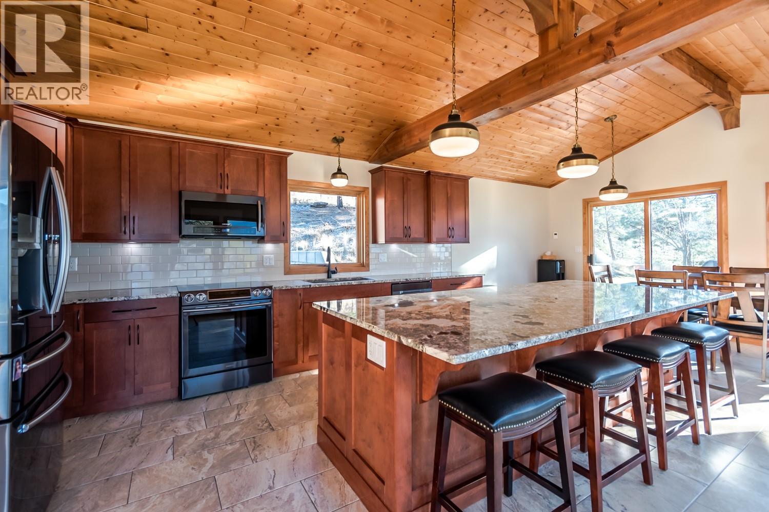 150 Pine Ridge Road, Lillooet