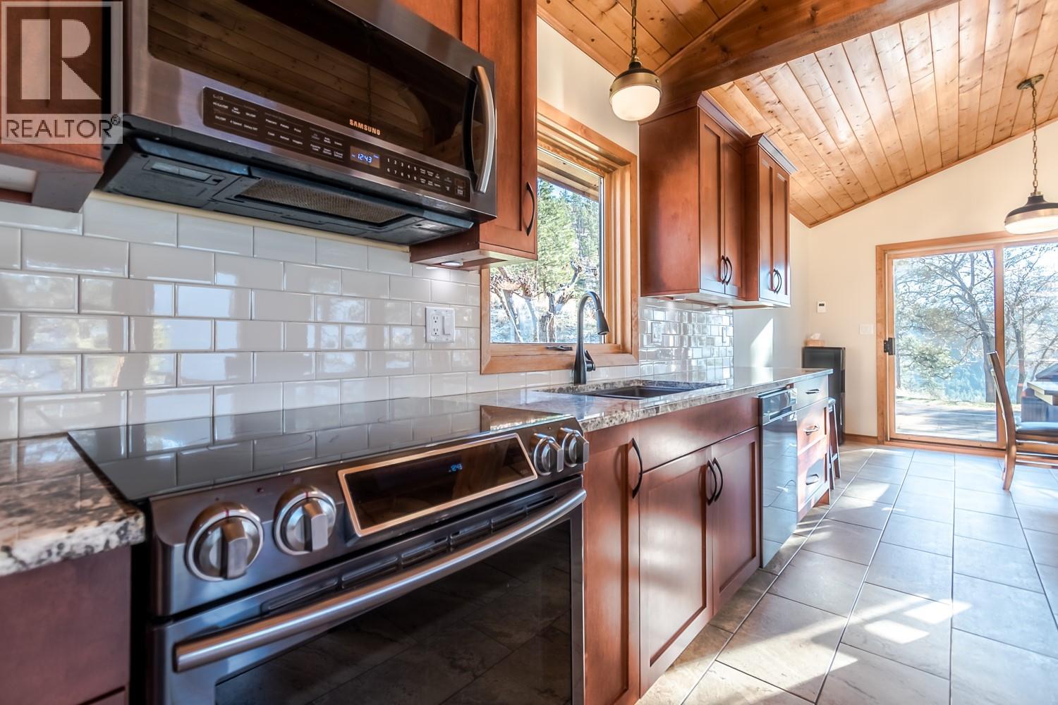 150 Pine Ridge Road, Lillooet