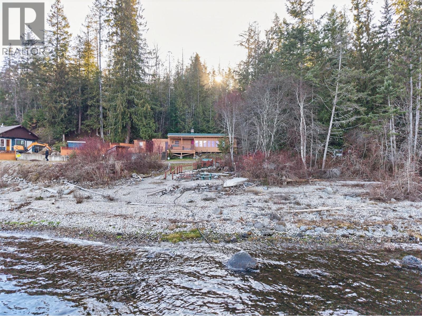 1294 Green Road, Balfour