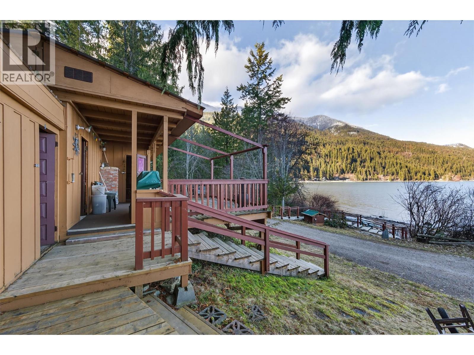 1294 Green Road, Balfour