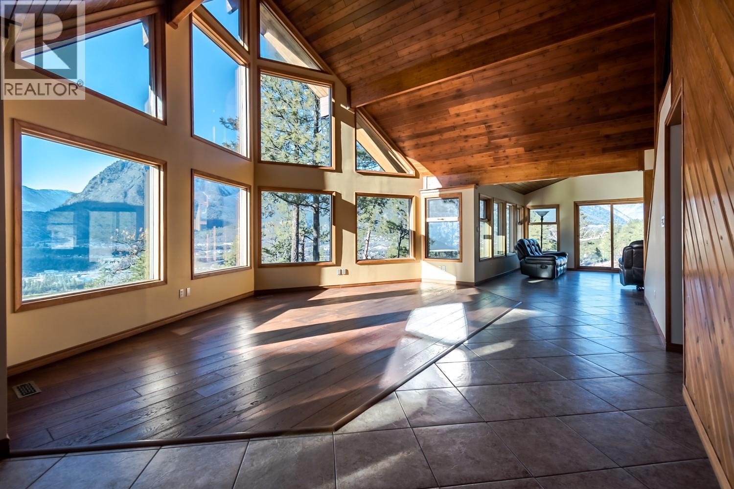 150 Pine Ridge Road, Lillooet