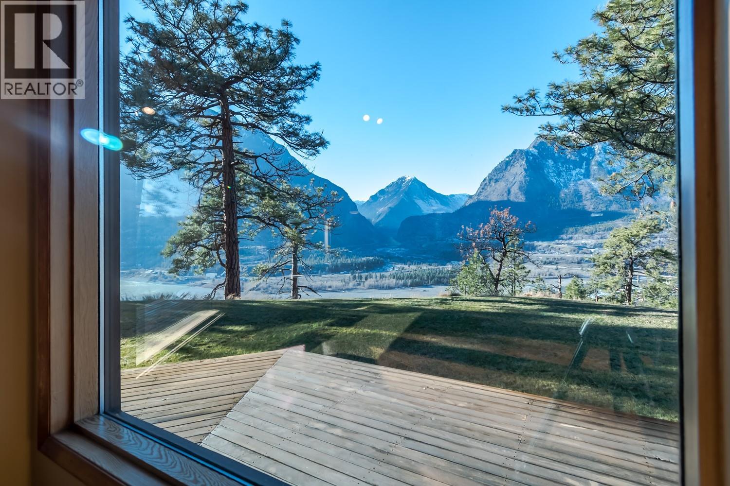 150 Pine Ridge Road, Lillooet