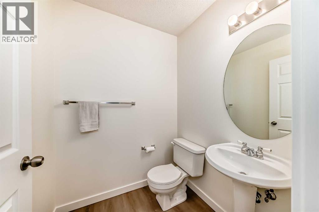 Single Family House 4 Level for Sale in  Martha