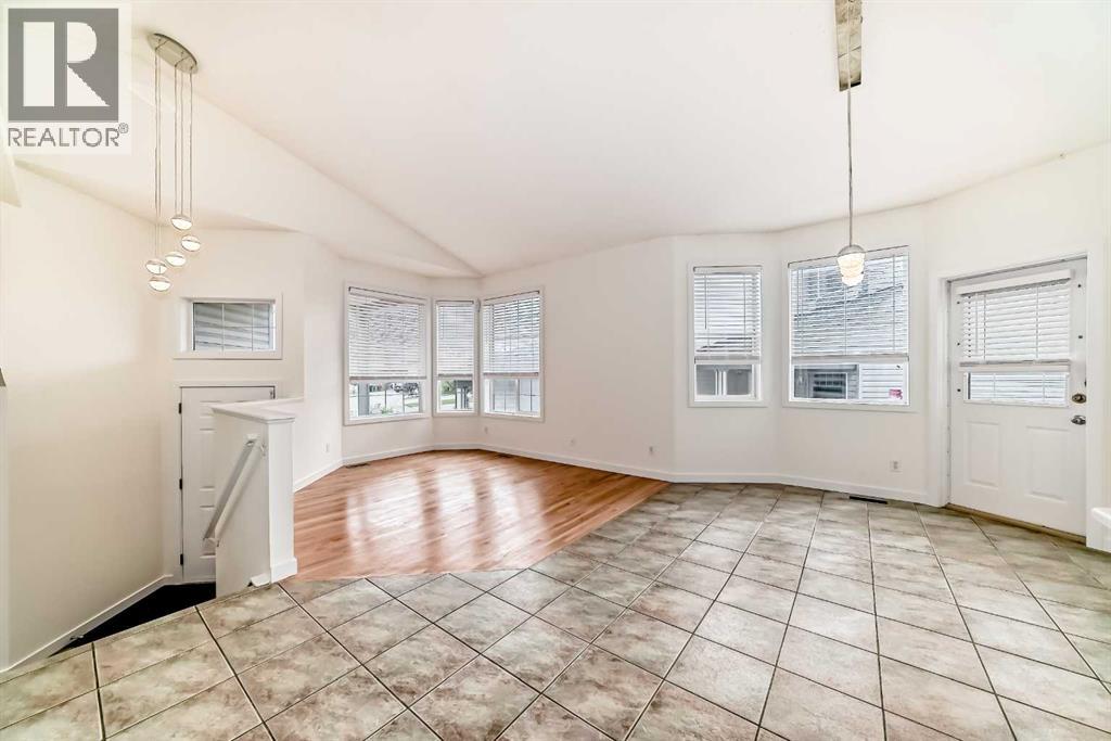 Single Family House 4 Level for Sale in  Martha