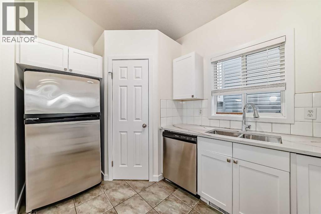 Single Family House 4 Level for Sale in  Martha