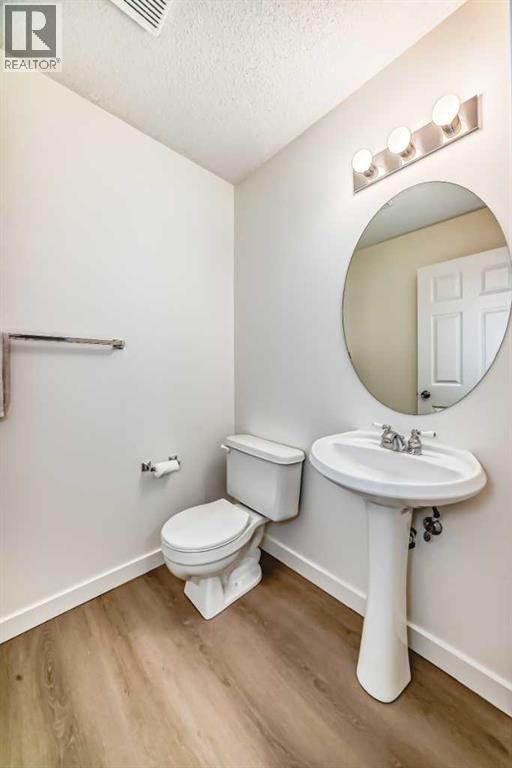 Single Family House 4 Level for Sale in  Martha