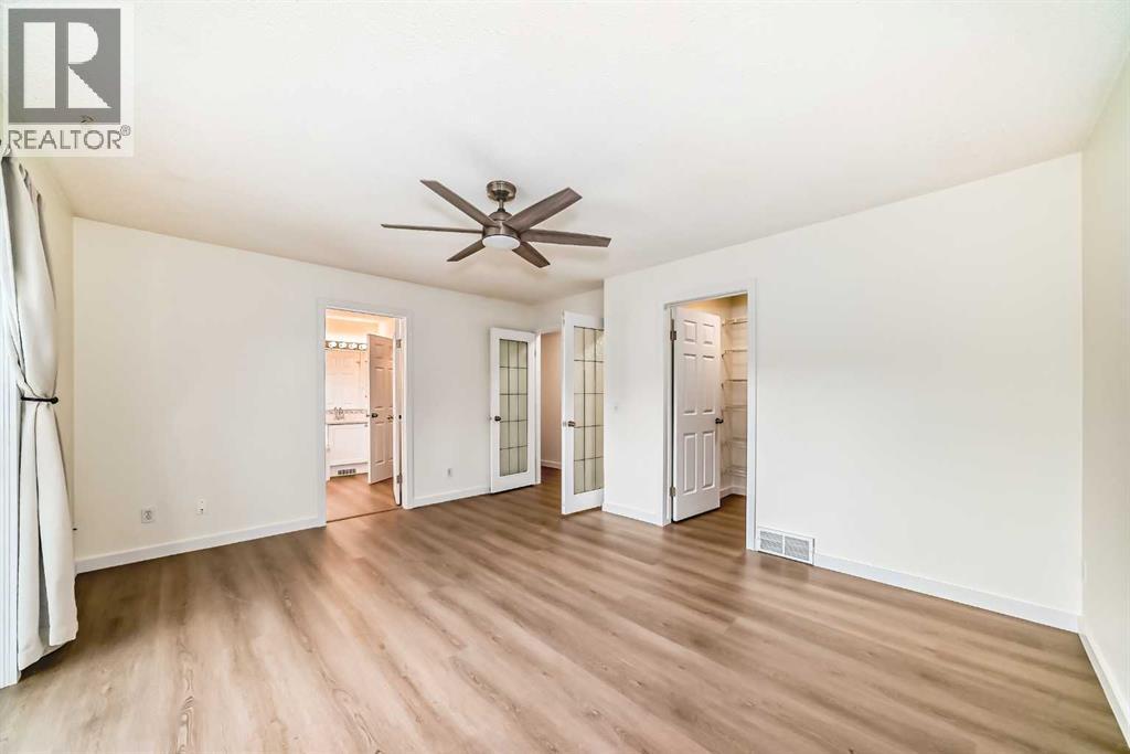 Single Family House 4 Level for Sale in  Martha