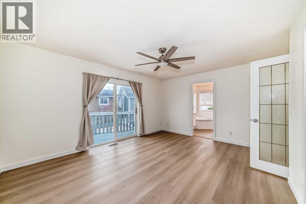 Single Family House 4 Level for Sale in  Martha