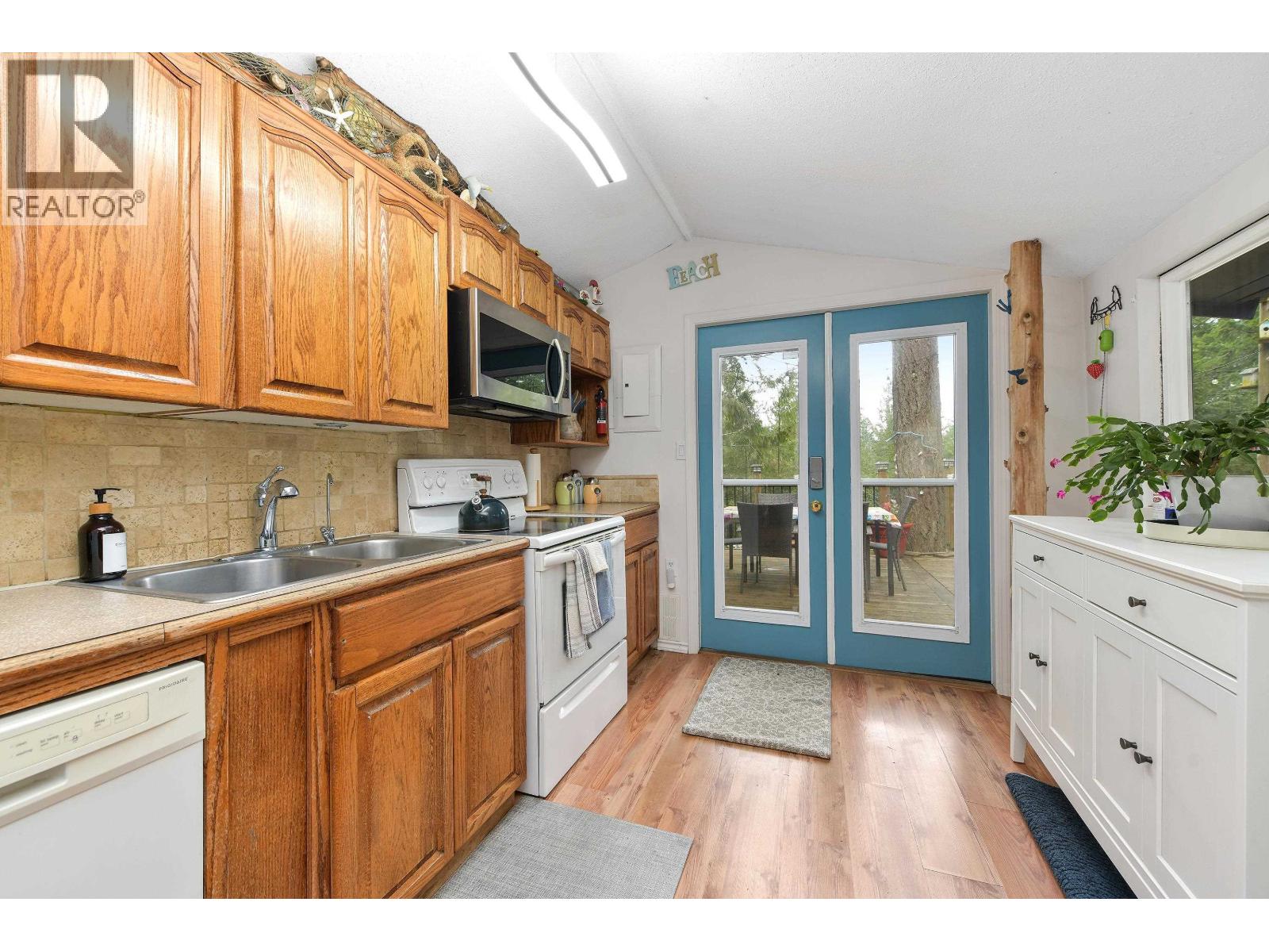 493 ABBOTT ROAD, Mayne Island