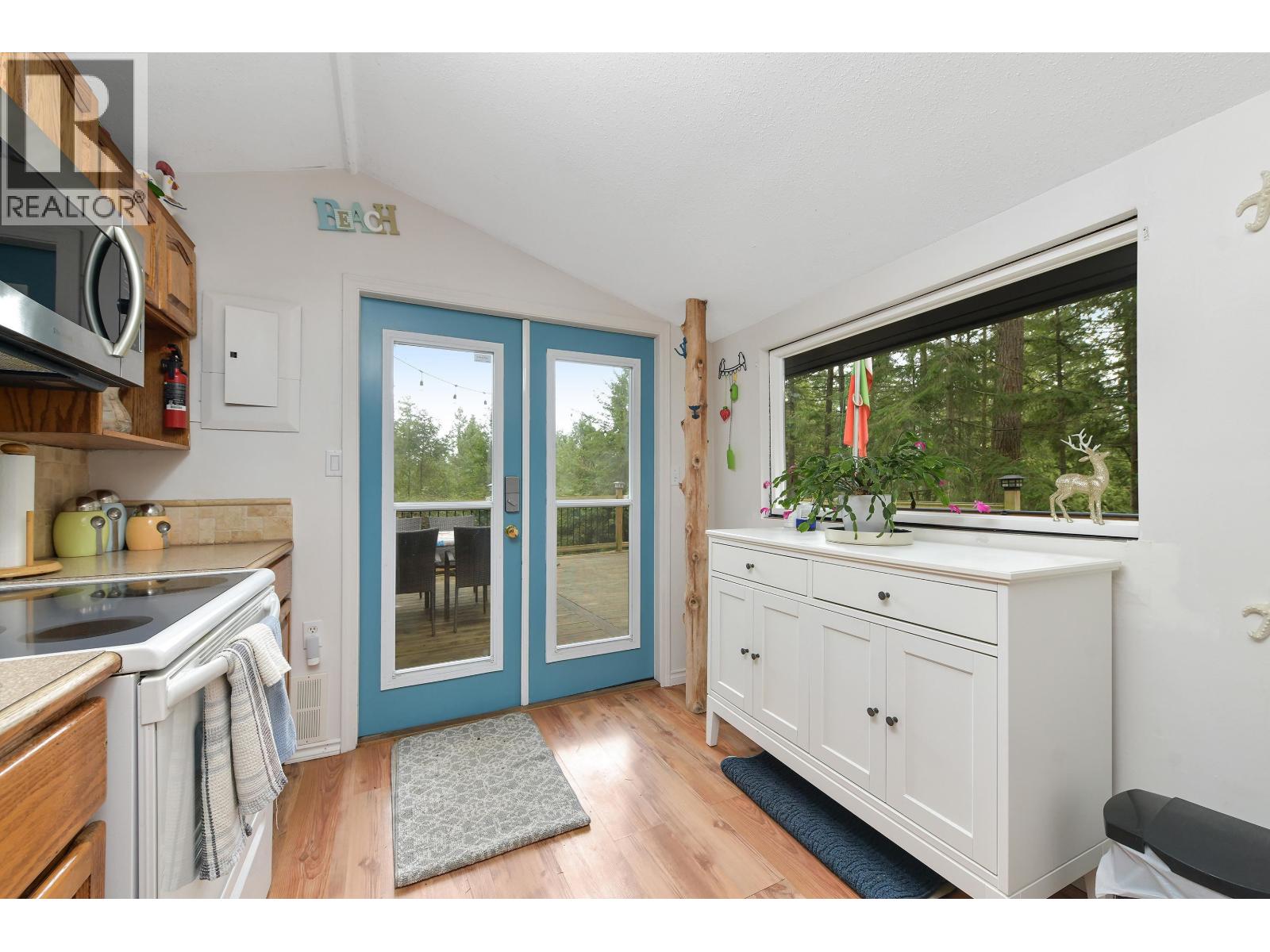 493 ABBOTT ROAD, Mayne Island