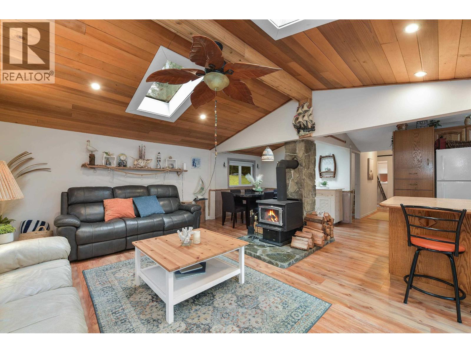 493 ABBOTT ROAD, Mayne Island