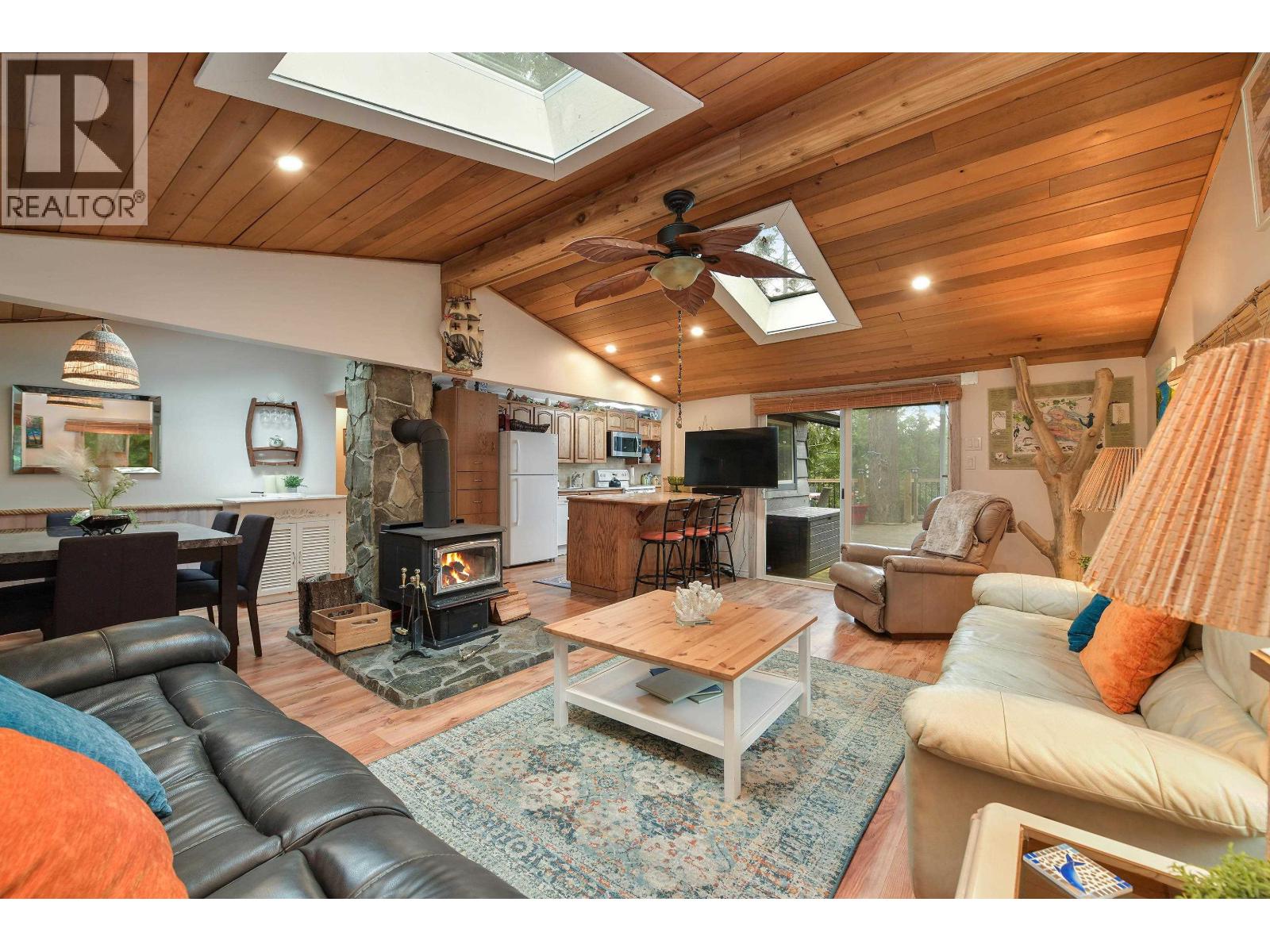 493 ABBOTT ROAD, Mayne Island