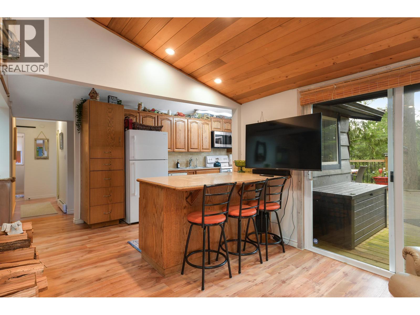 493 ABBOTT ROAD, Mayne Island