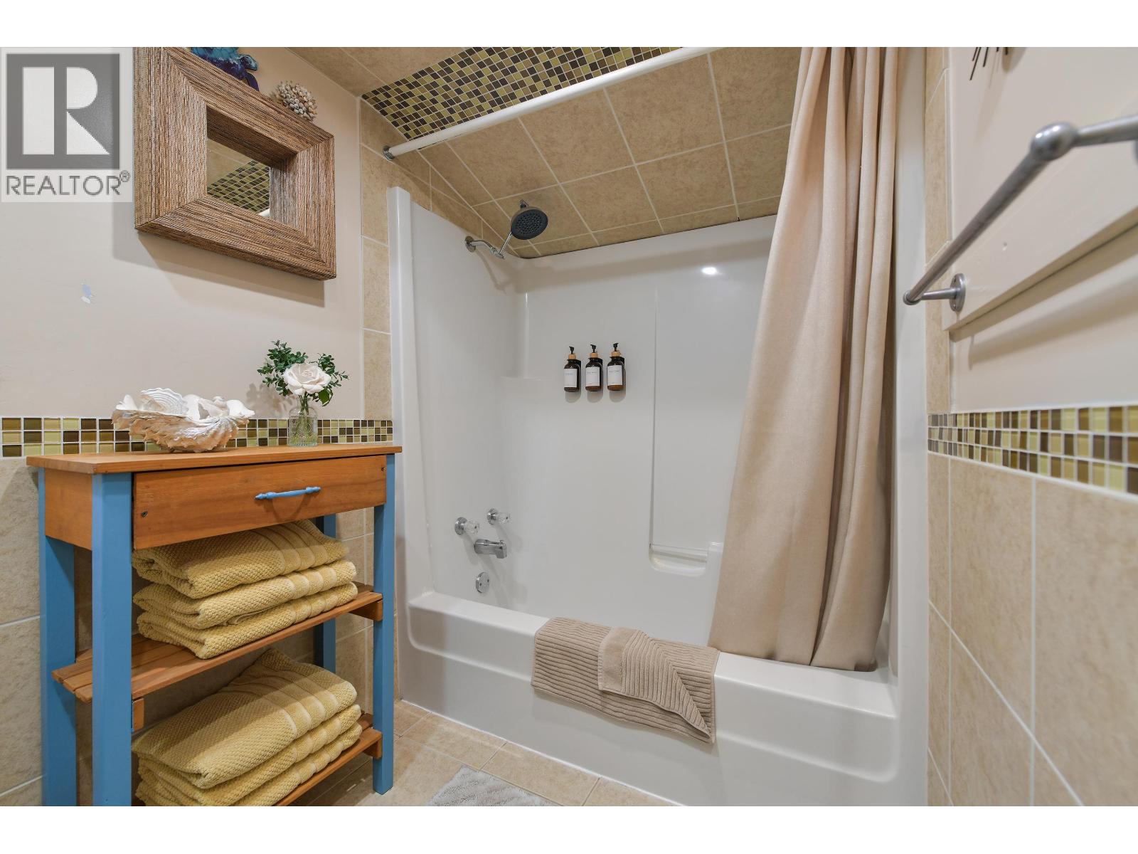 493 ABBOTT ROAD, Mayne Island