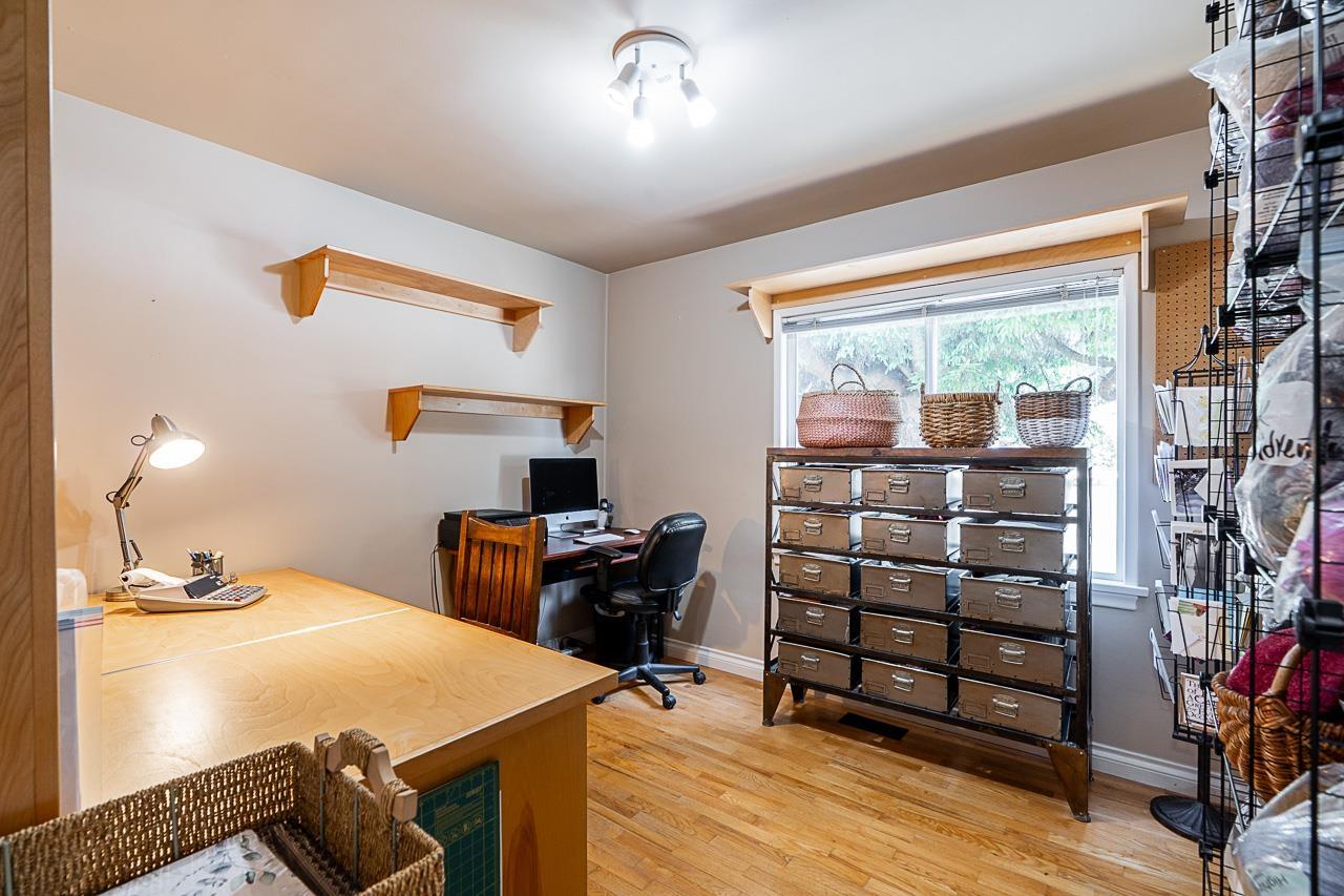 1033 CYPRESS STREET, White Rock