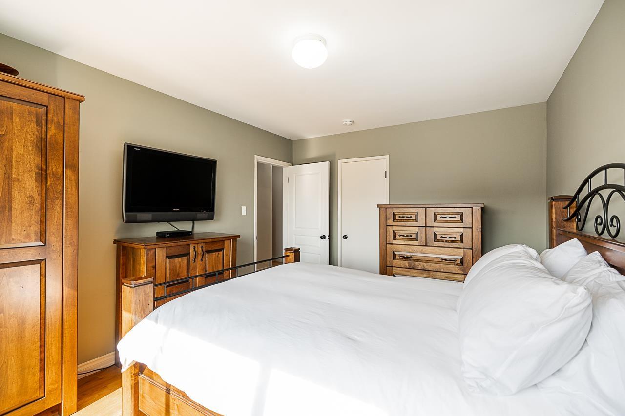 1033 CYPRESS STREET, White Rock