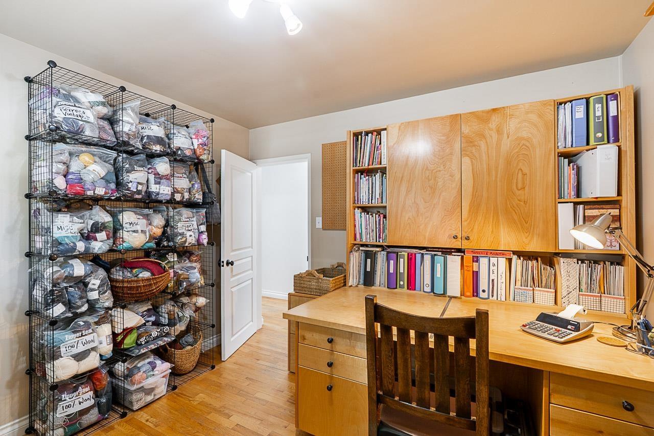 1033 CYPRESS STREET, White Rock