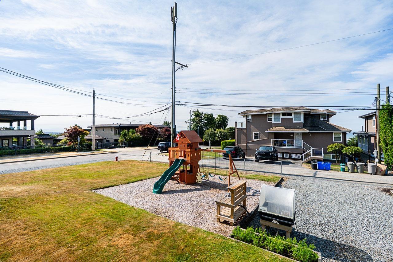 1033 CYPRESS STREET, White Rock