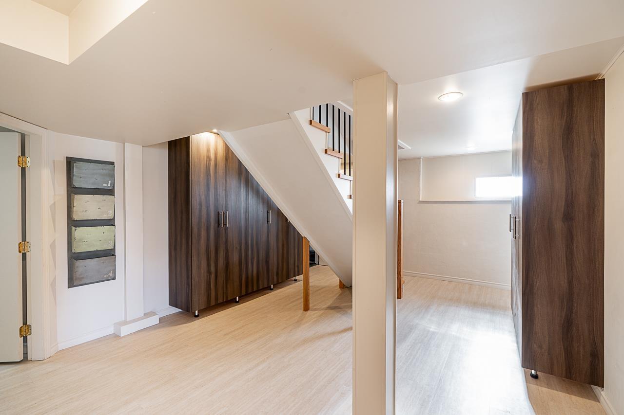 1033 CYPRESS STREET, White Rock