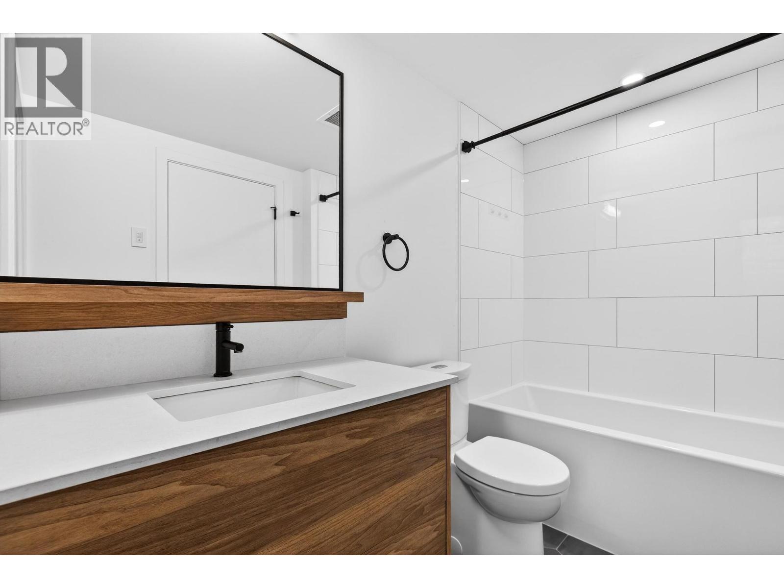 1301 1471 St Paul Street, Kelowna