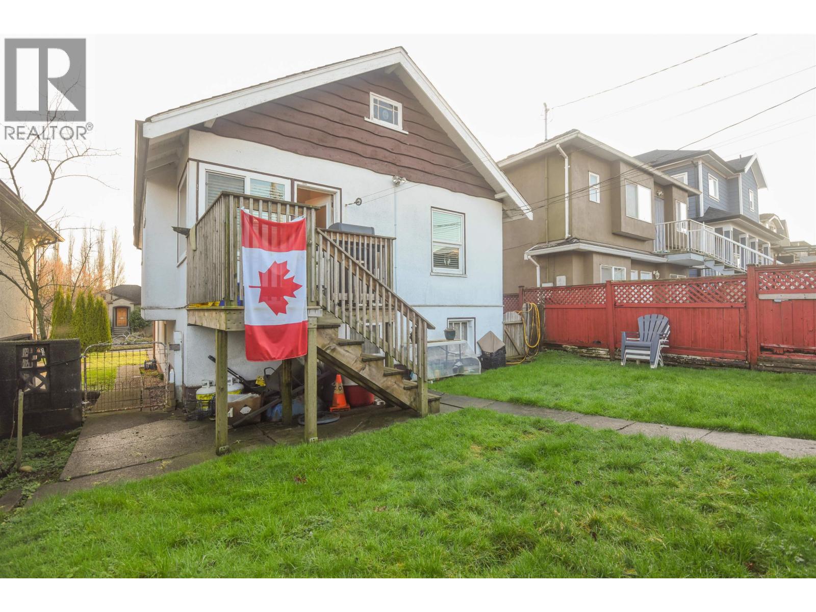 2881 ADANAC STREET, Vancouver