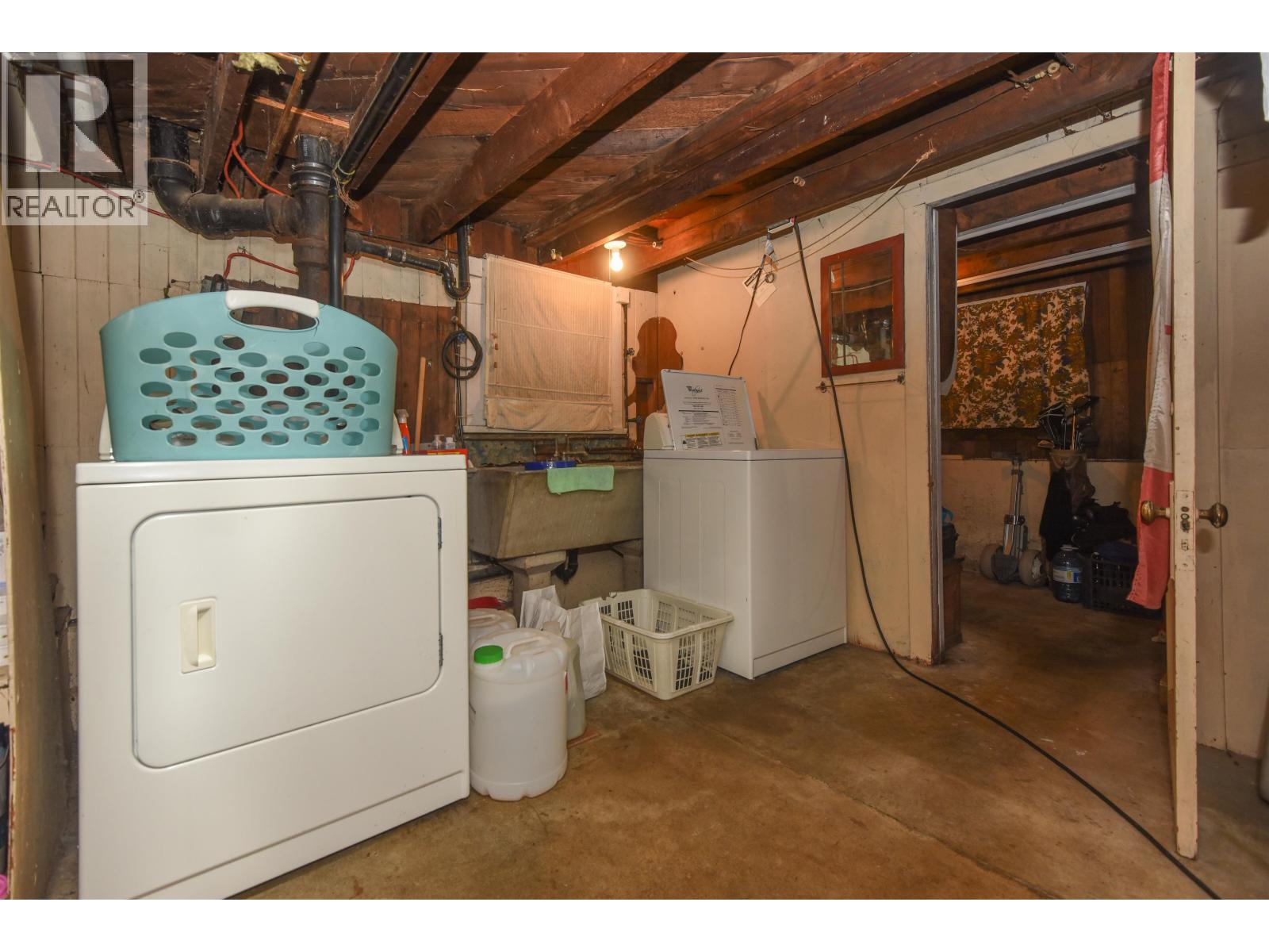 2881 ADANAC STREET, Vancouver