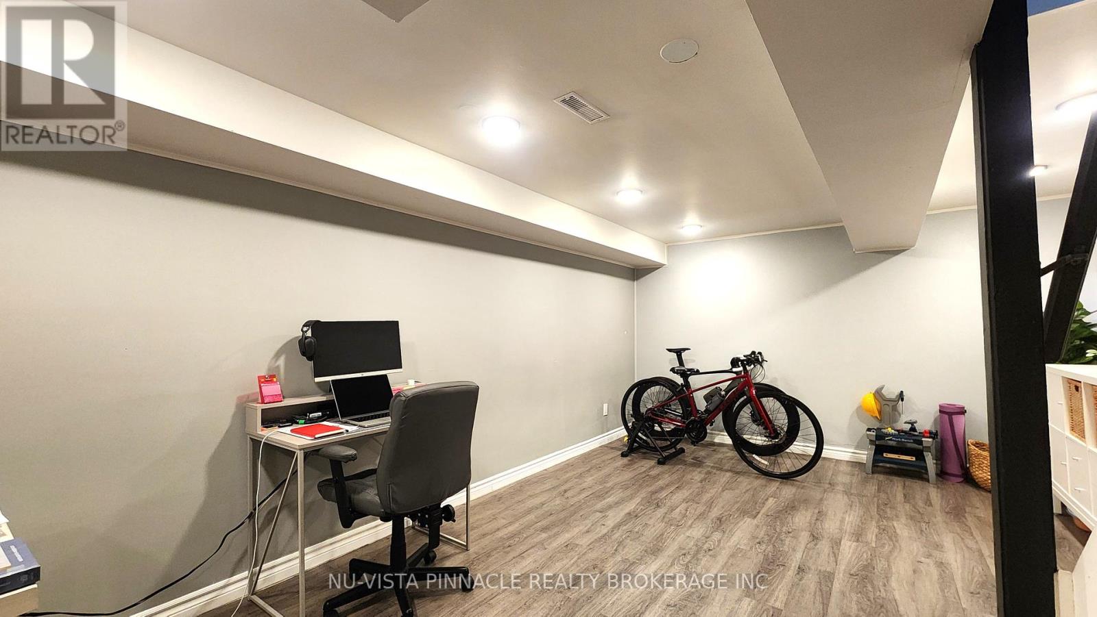 E – 143 WELLESLEY CRESCENT, London East (East I), Ontario