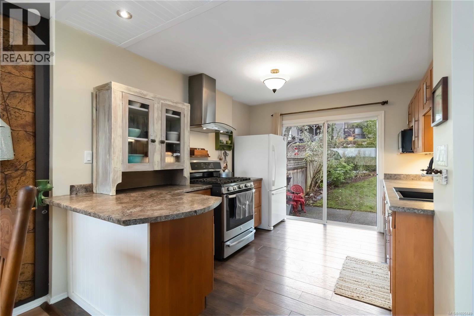 1027 Wurtele Pl, Esquimalt