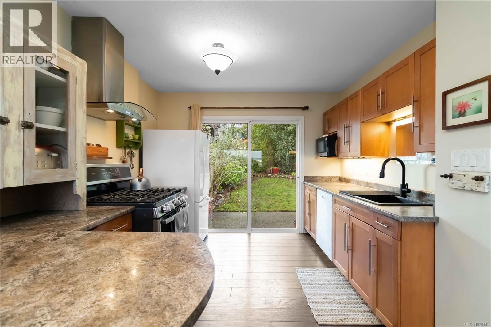 1027 Wurtele Pl, Esquimalt