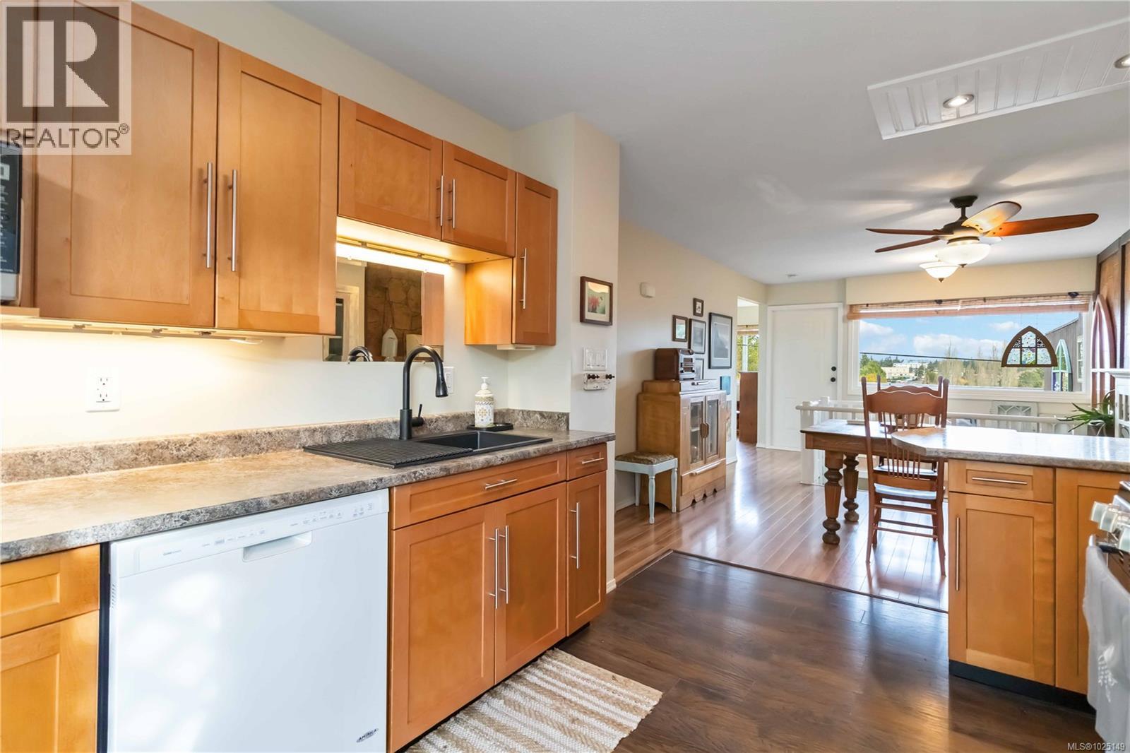 1027 Wurtele Pl, Esquimalt