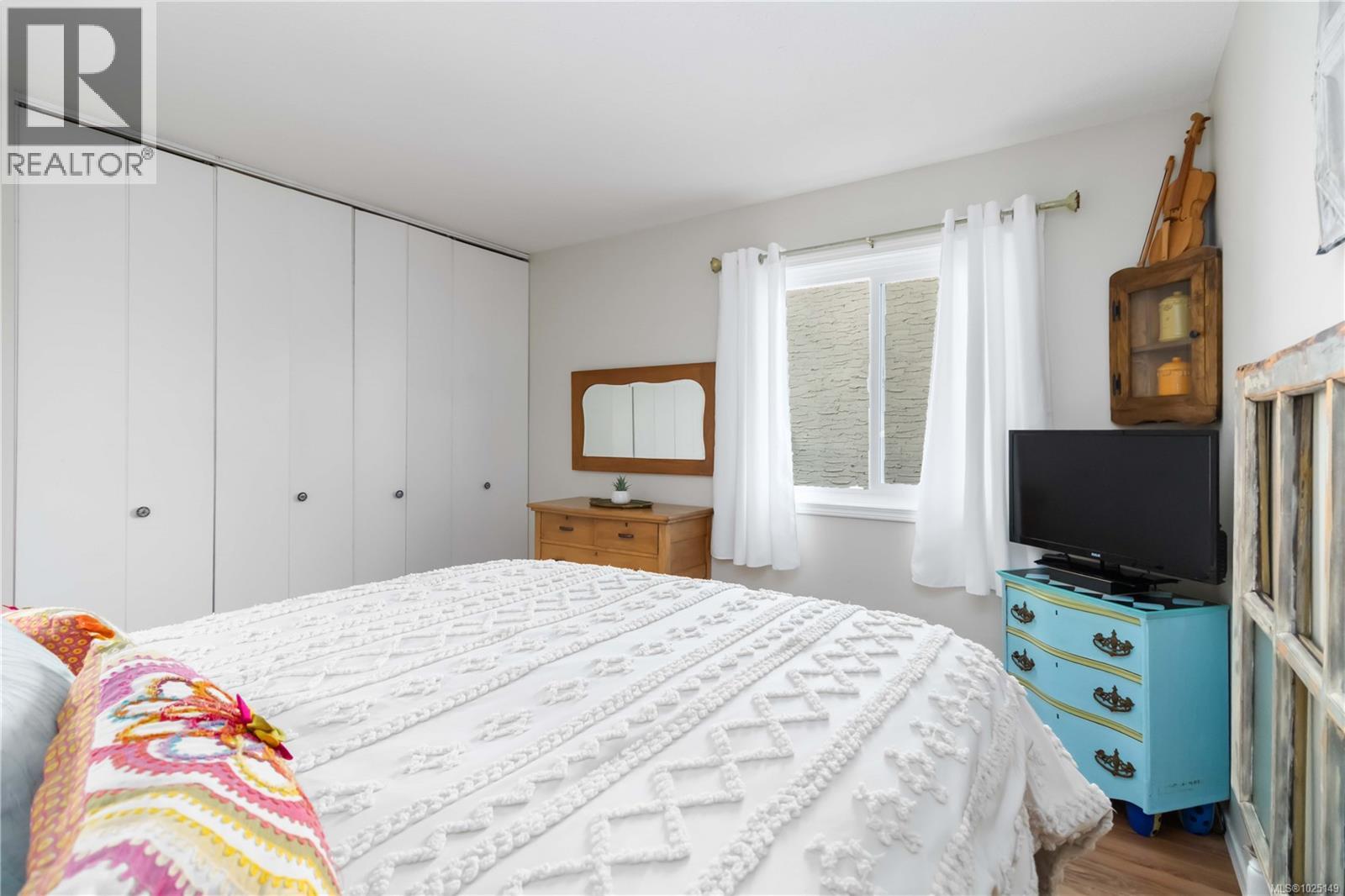 1027 Wurtele Pl, Esquimalt