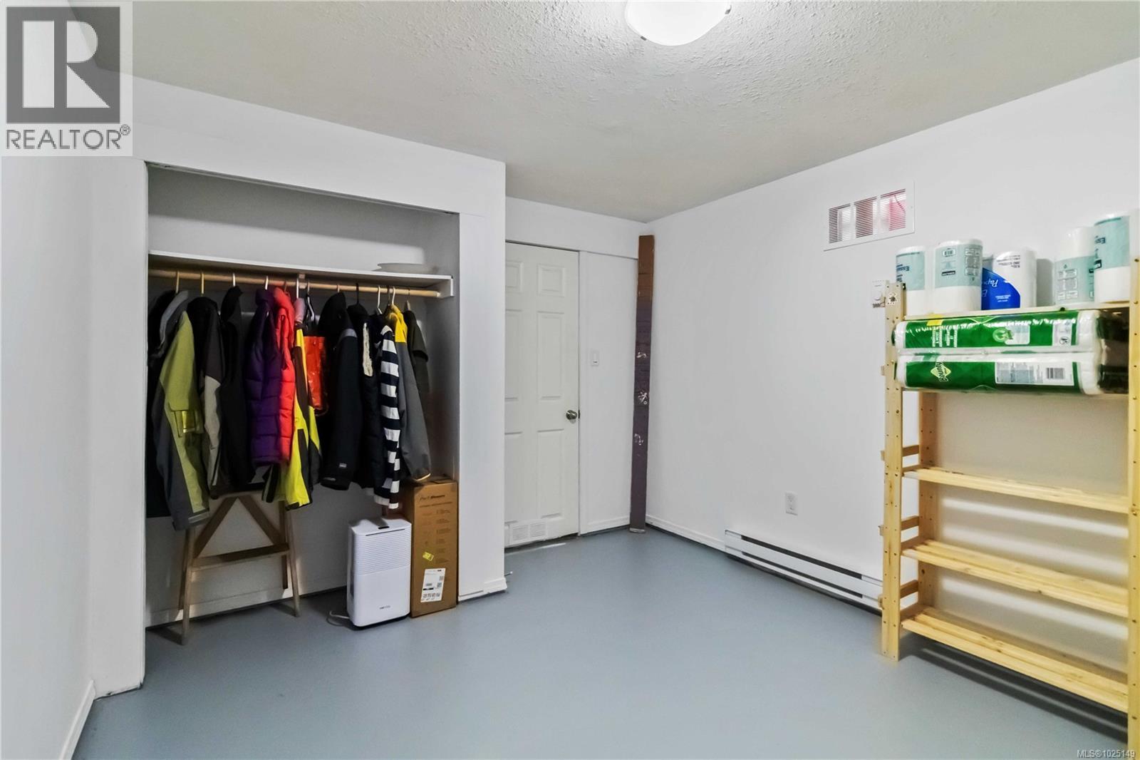 1027 Wurtele Pl, Esquimalt