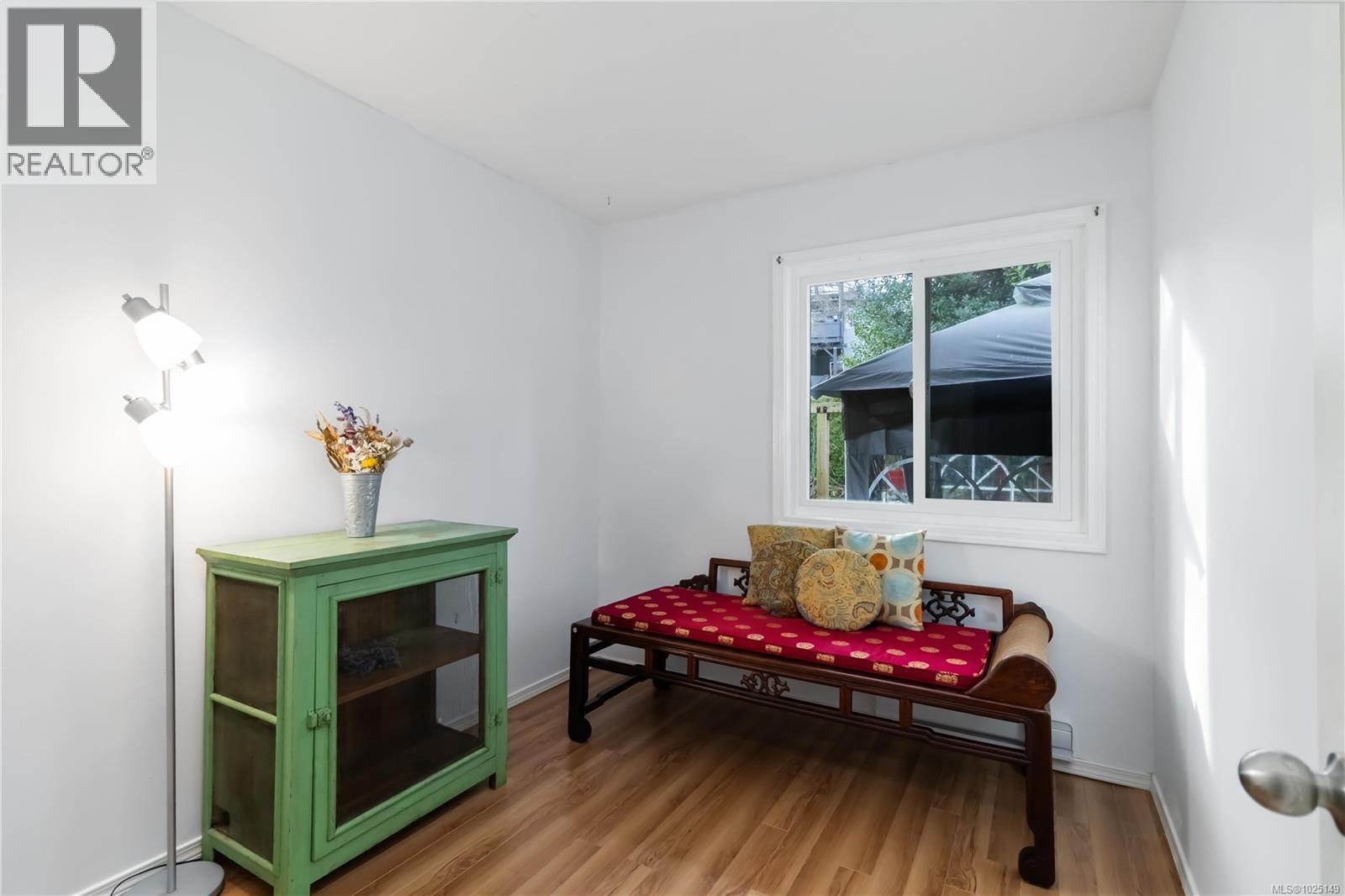 1027 Wurtele Pl, Esquimalt