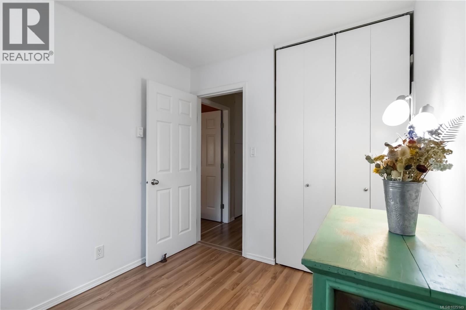 1027 Wurtele Pl, Esquimalt